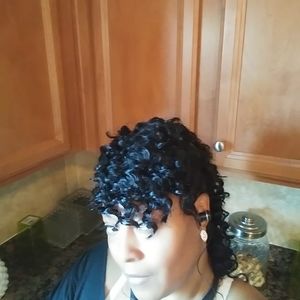 Meet your Posher, Cassandra